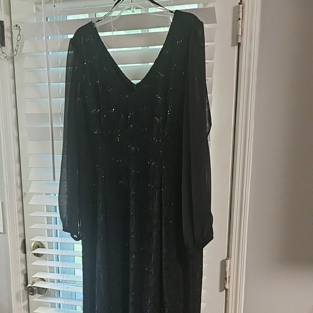 Black V-Neck Long Sleeve Gown for Wedding Guests